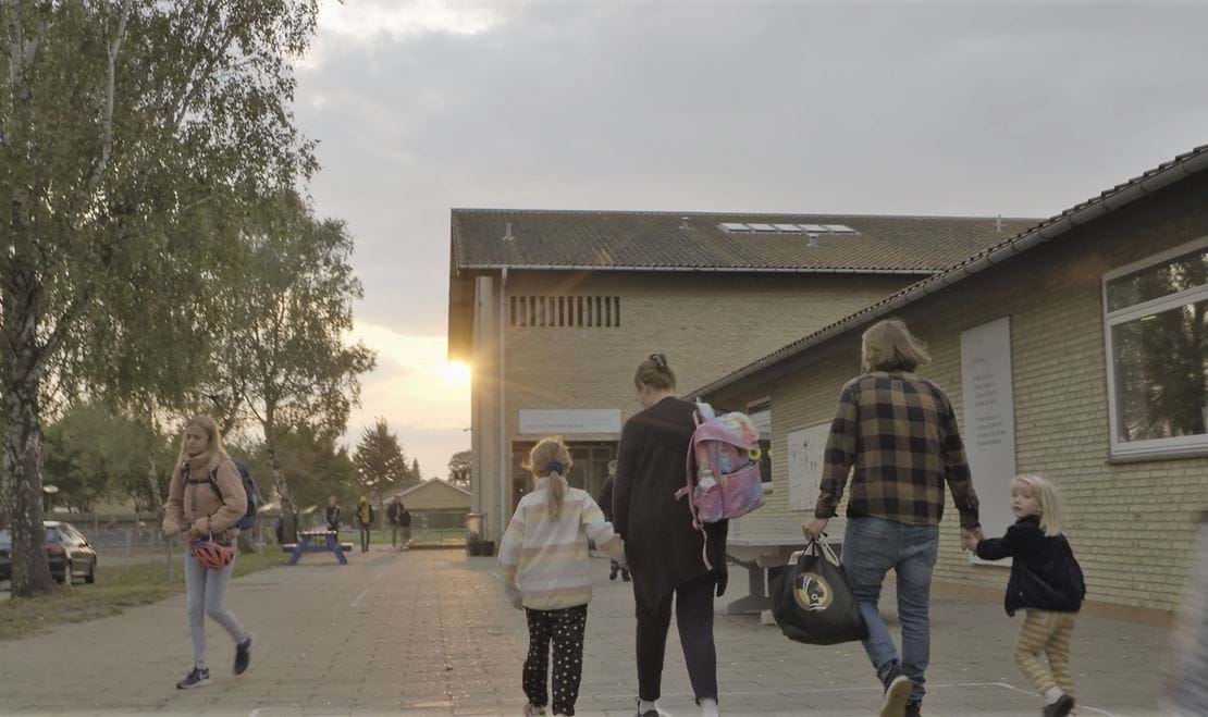 Familie der følger børnene i skole på Haslev Privatskole